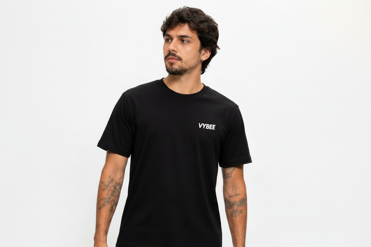 VYBEE Casual Natural Preto – Logo Minimalista